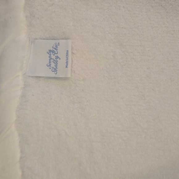 Simply Shabby Chic Plush Arctic White Satin F/Q Blanket - Picture 4 of 7
